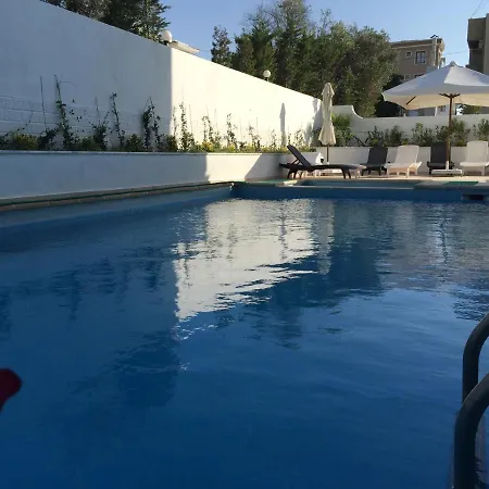 Cicek アパートホテル 3*