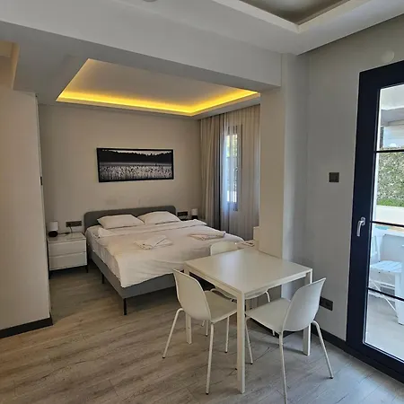 Cicek Aparthotel 3*