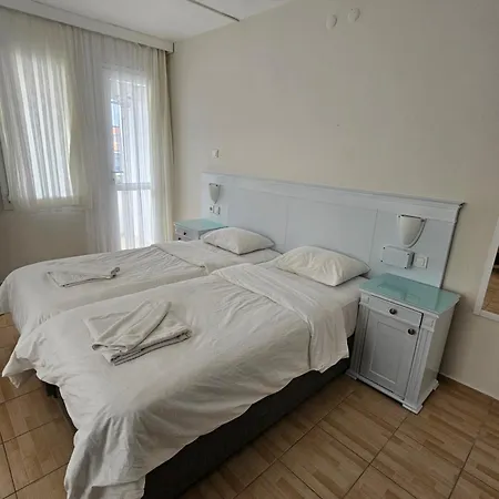 Cicek アパートホテル 3*